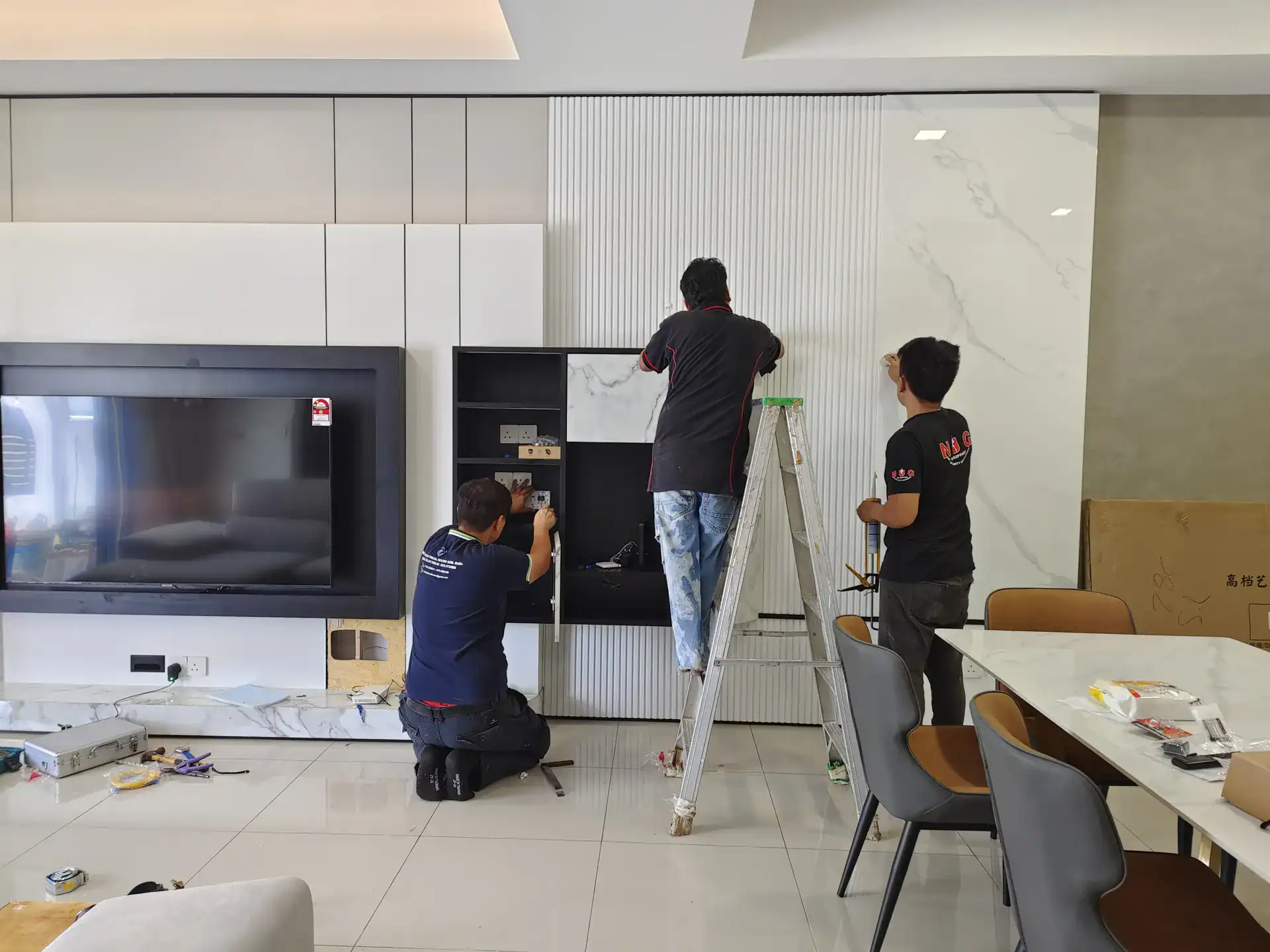 Modern TV wall installation with custom cabinetry, perfect for contemporary home interiors.