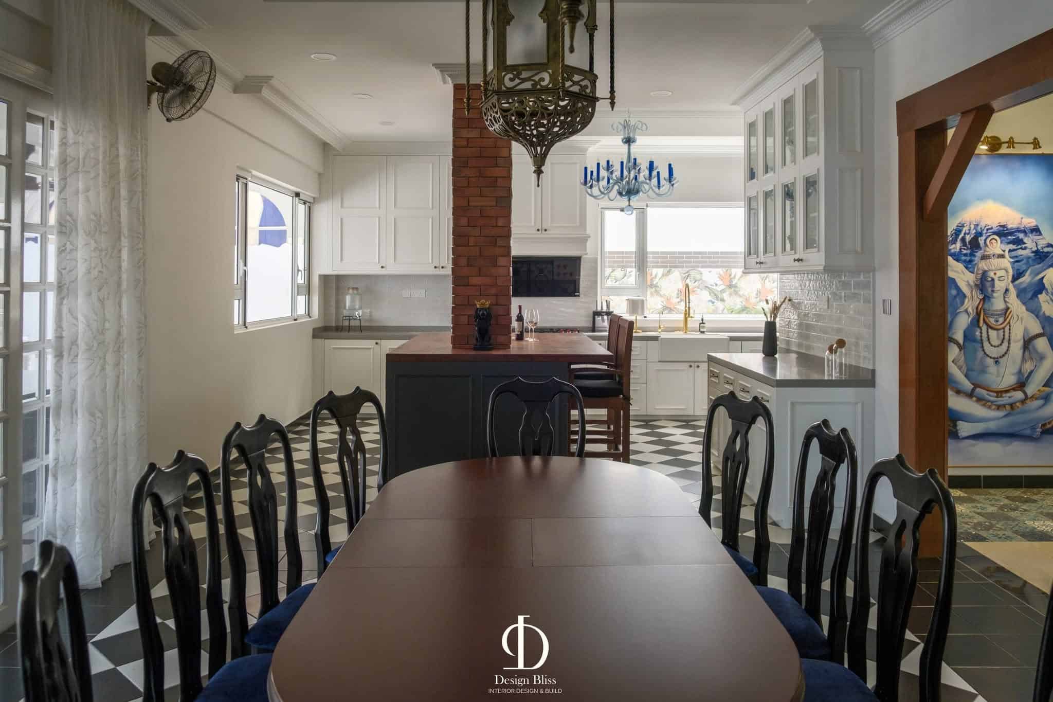 Véra Maison dining table with direct visual connection to the contemporary classic kitchen