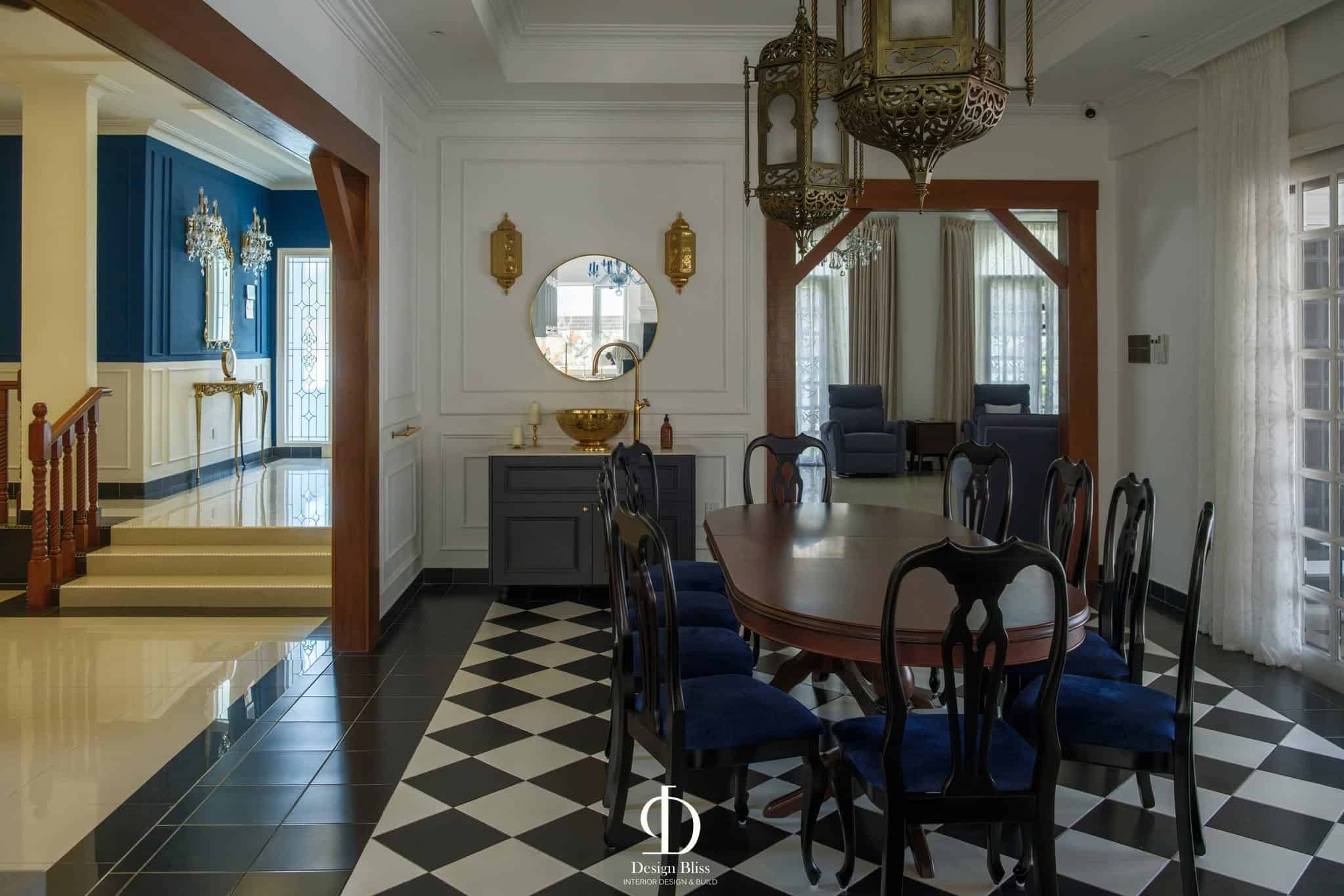 Véra Maison dining area with timber table, classic chairs and black-and-white checked flooring
