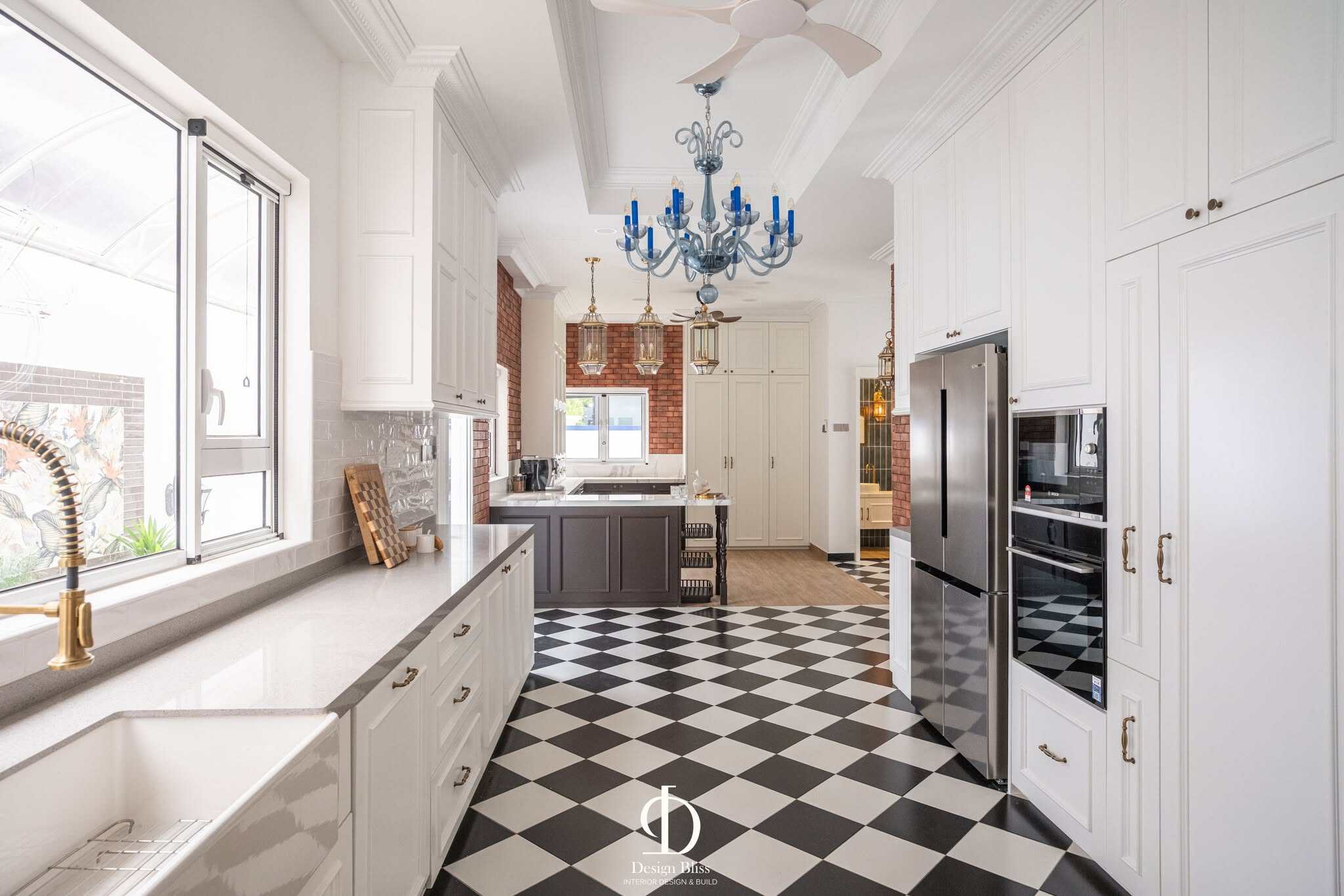 Véra Maison luxury dry kitchen with white panelled cabinetry, blue chandeliers and checked flooring