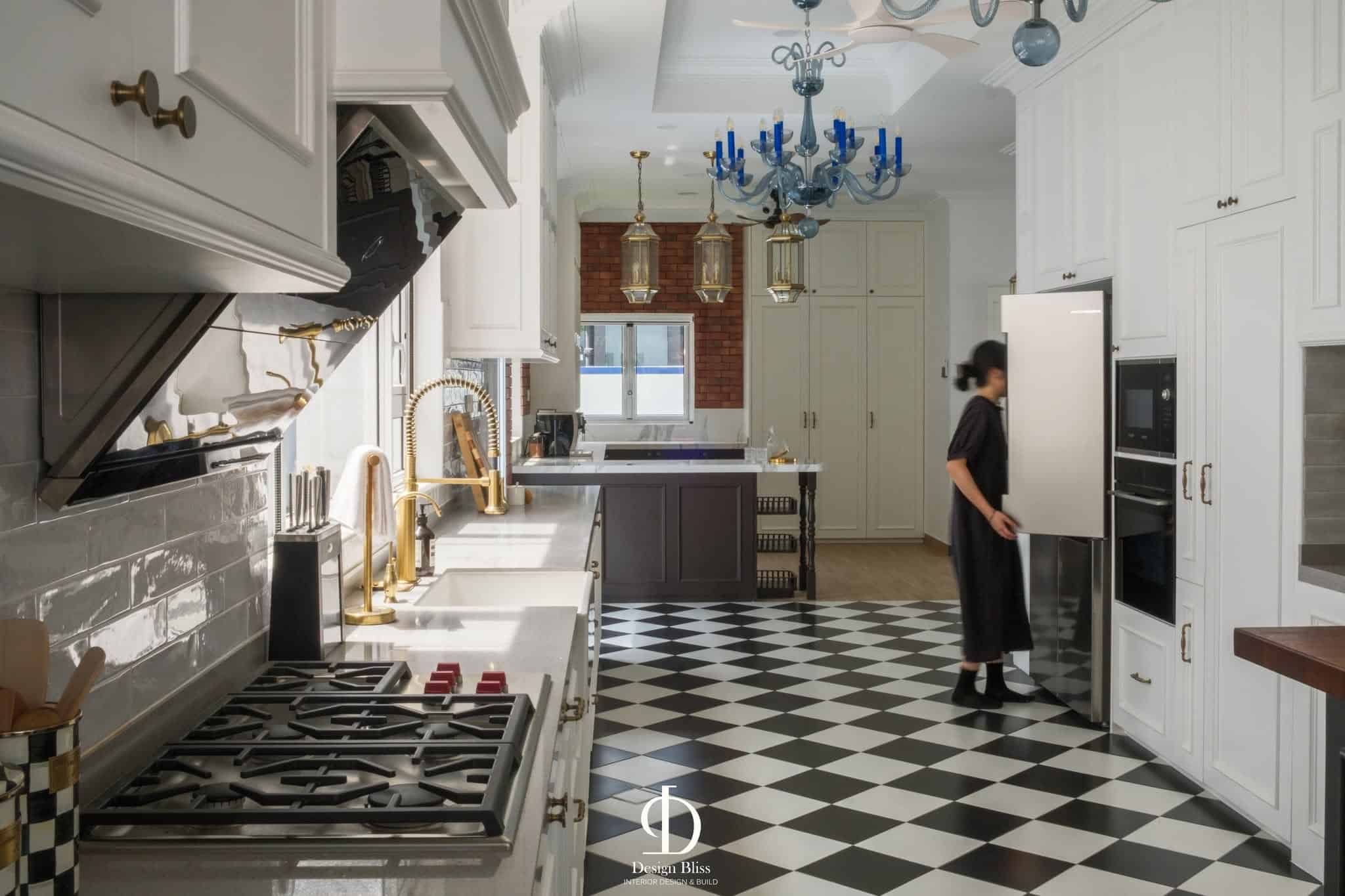 Véra Maison functional wet kitchen cooking zone with integrated appliances and durable work surfaces