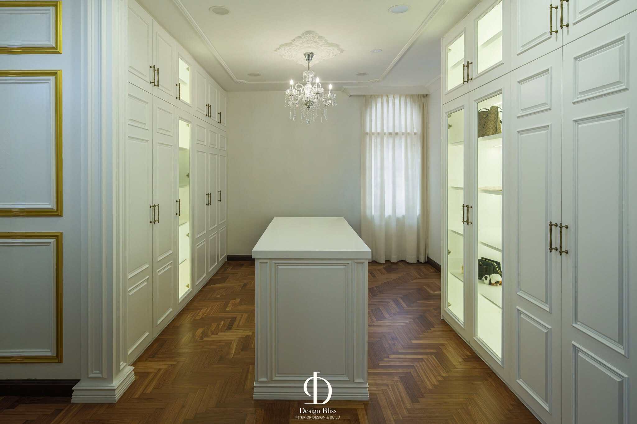Véra Maison white walk-in wardrobe with central storage island and timber flooring